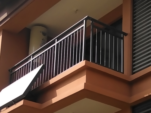 小區(qū)陽臺護(hù)欄 小區(qū)陽臺護(hù)欄