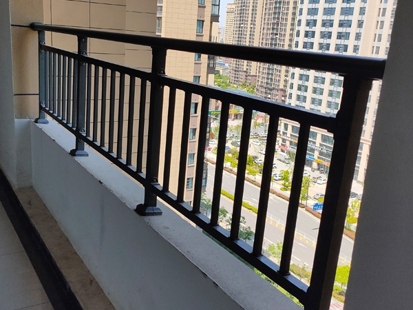 商場陽臺護(hù)欄 商場陽臺護(hù)欄