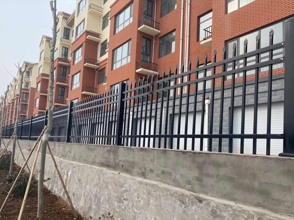 小區(qū)圍墻欄桿圖片2