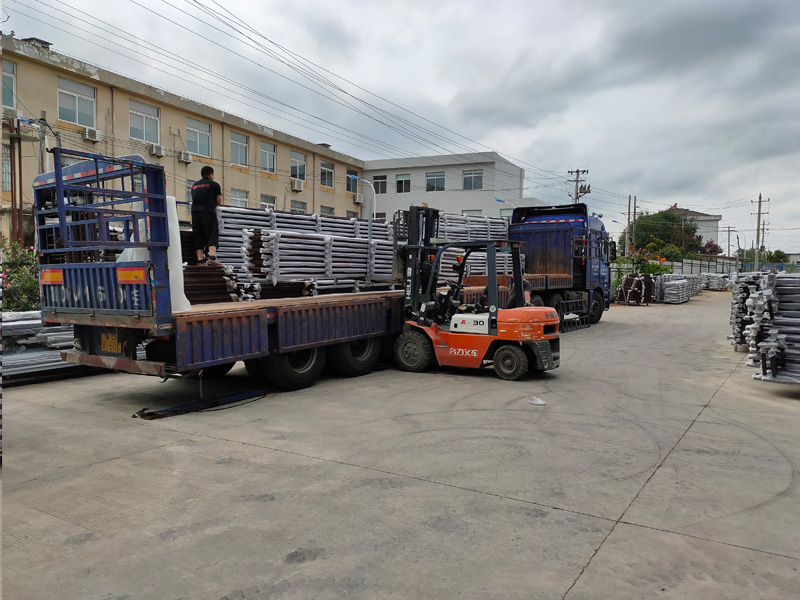 金用護欄2020年7月23日鋁合金百葉窗裝車發(fā)貨! 金用護欄2020年7月23日鋁合金百葉窗裝車發(fā)貨!