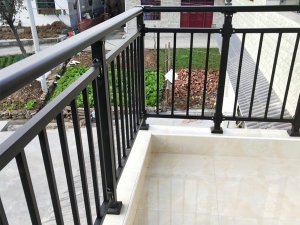 陽(yáng)臺(tái)護(hù)欄種類(lèi)分類(lèi)