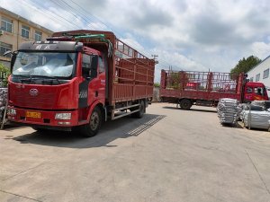 金用護(hù)欄2020年8月4日鋁合金百葉窗裝車發(fā)貨！