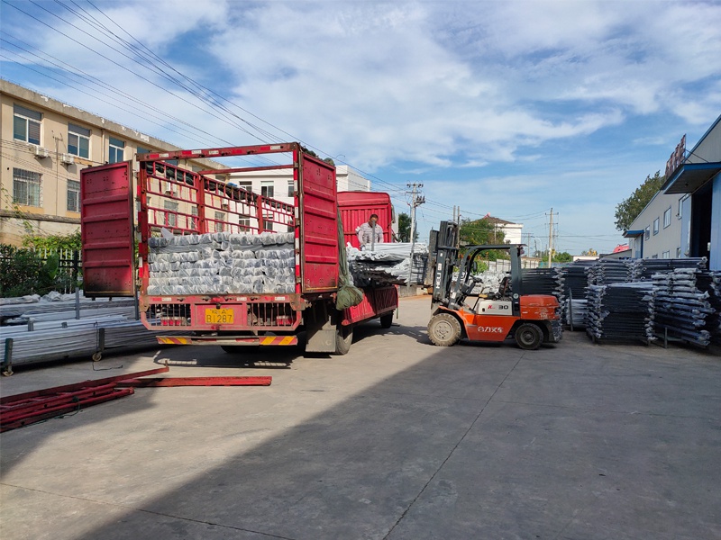 金用護欄2020年8月13日鋅鋼陽臺護欄裝車發貨！