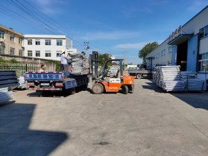 金用護欄2020年8月15日鋅鋼陽臺護欄裝車發(fā)貨！