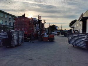 金用護(hù)欄2020年8月14日鋁合金陽(yáng)臺(tái)護(hù)欄裝車(chē)發(fā)貨！