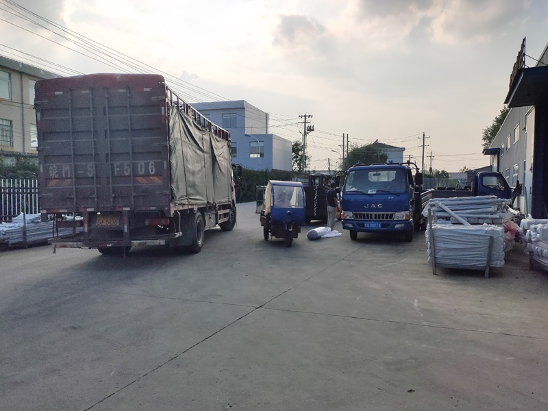 金用護欄2020年8月19日鋅鋼陽臺護欄裝車發貨! 金用護欄2020年8月19日鋅鋼陽臺護欄裝車發貨!