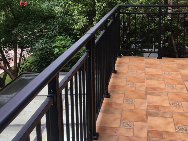 陽臺護欄承重抗壓荷載規范要求 陽臺護欄承重抗壓荷載規范要求