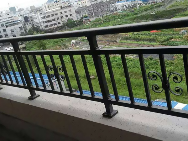 為什么大家喜歡采購鋅鋼陽臺(tái)護(hù)欄?原因在這里! 為什么大家喜歡采購鋅鋼陽臺(tái)護(hù)欄?原因在這里!