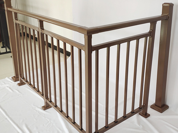 鋅鋼護欄表面是噴漆好還是噴塑好？