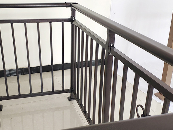 噴塑陽臺護(hù)欄與噴漆陽臺護(hù)欄相比有什么優(yōu)勢? 噴塑陽臺護(hù)欄與噴漆陽臺護(hù)欄相比有什么優(yōu)勢?