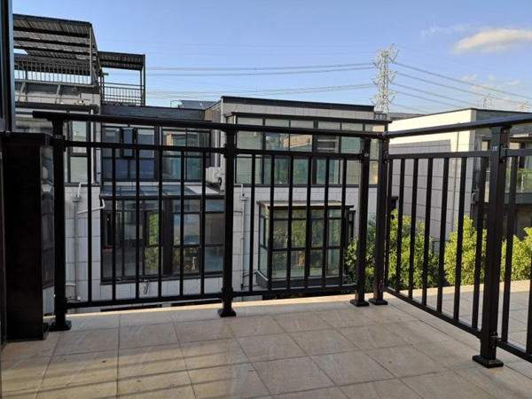 鋅鋼陽臺護欄款式