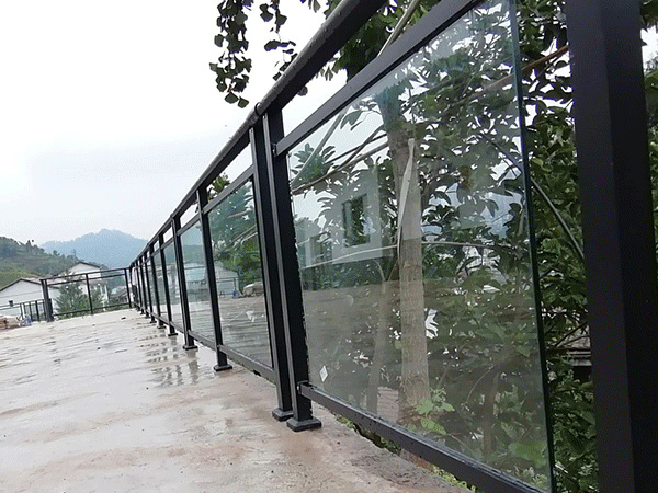 建筑工程專用陽臺護(hù)欄是什么樣的，你知道嗎？