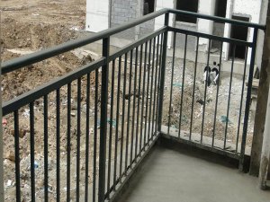 陽(yáng)臺(tái)護(hù)欄什么顏色好看？