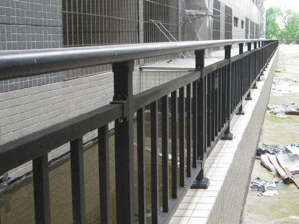 鋅鋼護欄多少錢一平方米? 鋅鋼護欄多少錢一平方米?