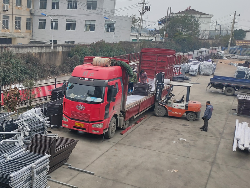 金用護欄2020年12月9日鋅鋼落地窗護欄發貨！
