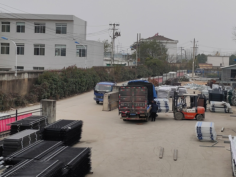 金用護欄2020年12月11日鋅鋼圍墻護欄發貨！