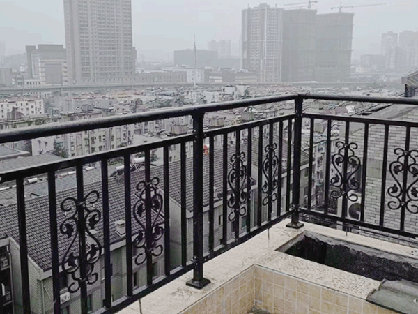 影響最大鋅鋼護(hù)欄價格三大因素！