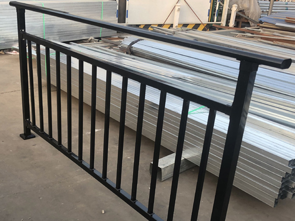 陽臺護(hù)欄使用壽命