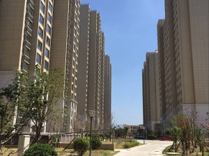 淮北桓湖花園小區鋅鋼陽臺護欄、鋅鋼百葉窗定制