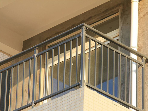 陽(yáng)臺(tái)欄桿哪種材料做的性價(jià)比高? 陽(yáng)臺(tái)欄桿哪種材料做的性價(jià)比高?