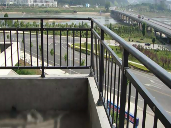 陽臺護欄哪家便宜? 陽臺護欄哪家便宜?