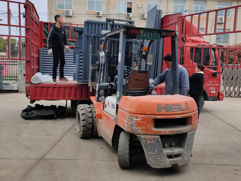 金用護欄2021年4月2日鋁合金百葉窗發貨！