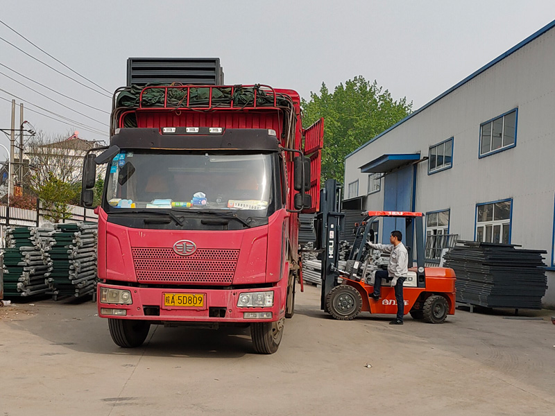 金用護欄2021年4月16日第一車百葉窗發貨！