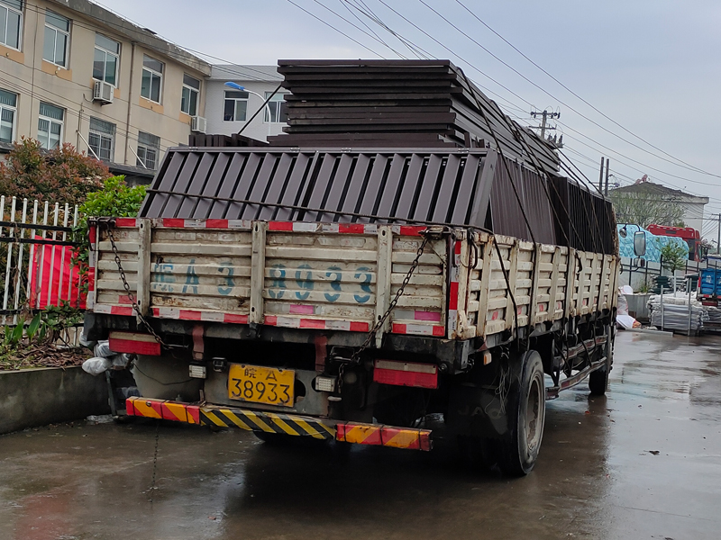 金用護欄2021年4月21日鋁合金百葉窗發貨! 金用護欄2021年4月21日鋁合金百葉窗發貨!