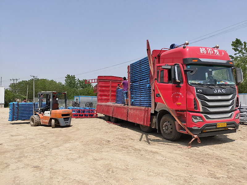 金用護(hù)欄2021年4月30日鋅鋼連廊欄桿發(fā)貨！