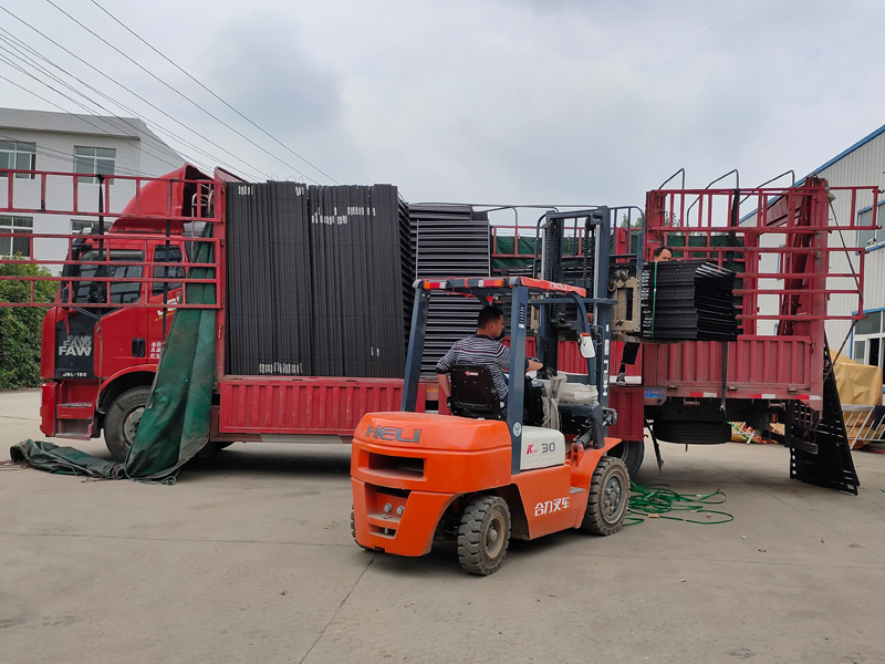 金用護(hù)欄2021年5月25日鋅鋼百葉窗發(fā)貨！