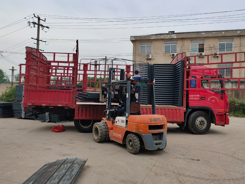 金用護欄2021年5月31日通風百葉窗發(fā)貨! 金用護欄2021年5月31日通風百葉窗發(fā)貨!