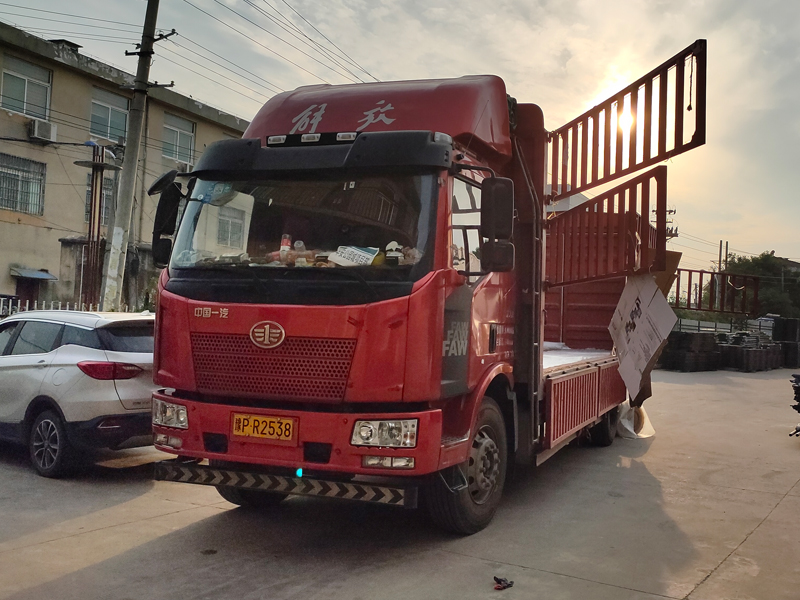 金用護欄2021年6月8日鋅鋼百葉窗發(fā)貨！