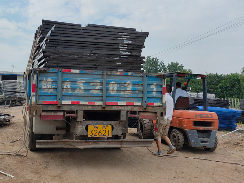 金用護欄2021年7月13日鋅鋼百葉窗發(fā)貨！