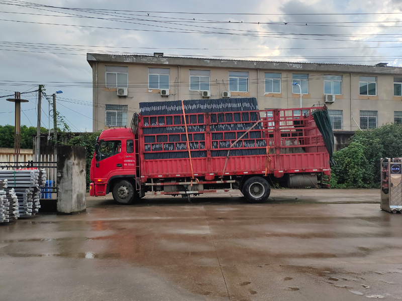 金用護欄2021年8月20日鋅鋼百葉窗發貨！