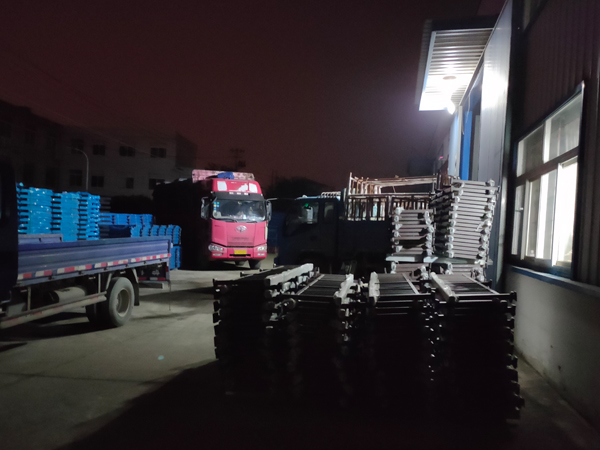 金用護欄2021年10月21日鋅鋼樓梯欄桿發(fā)貨! 金用護欄2021年10月21日鋅鋼樓梯欄桿發(fā)貨!