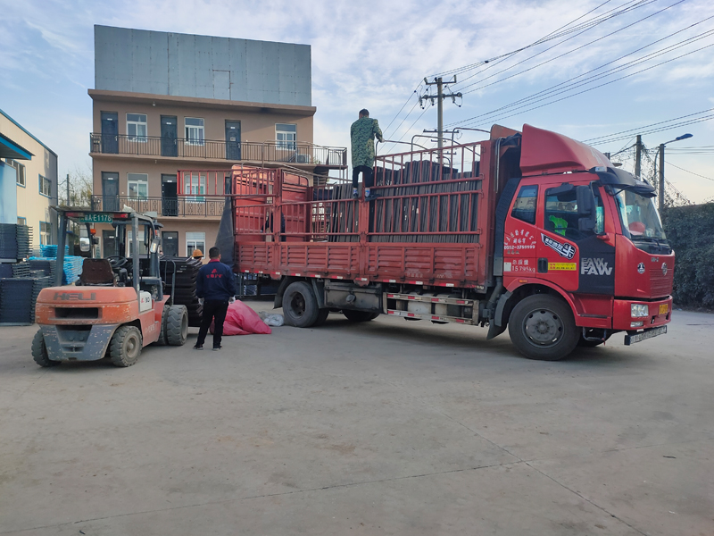 金用護欄2021年12月1日鋅鋼百葉窗發貨！