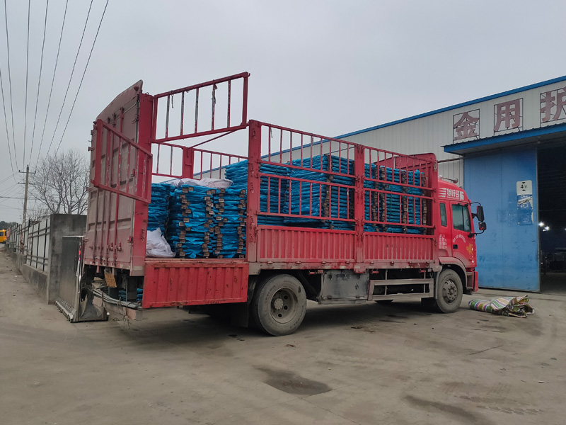 金用護欄2022年1月5日鋅鋼陽臺欄桿裝車發貨！