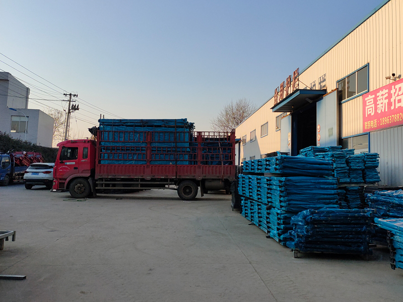 金用護欄2022年1月10日鋅鋼陽臺護欄裝車發(fā)貨！