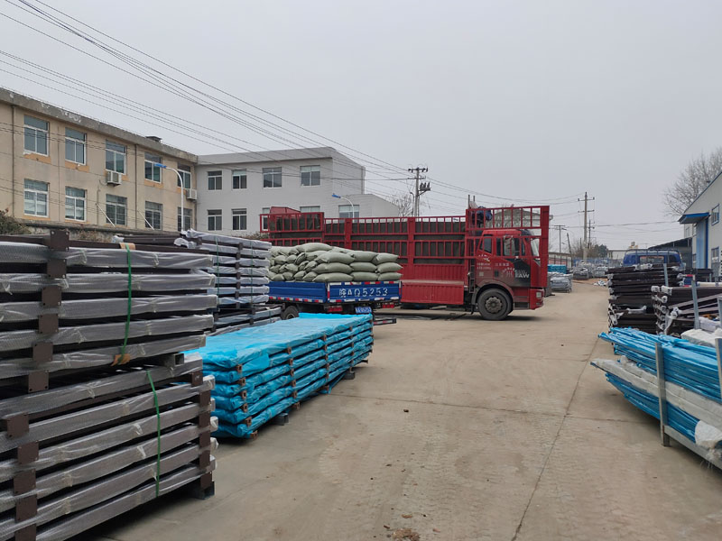 金用護欄2022年1月15日鋅鋼飄窗欄桿裝車發貨！