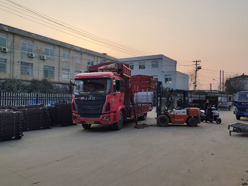 金用護欄2022年2月26日組裝式鋅鋼欄桿裝車發貨！