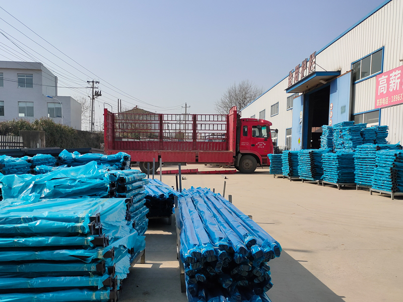 金用護(hù)欄2022年3月7日鋅鋼陽臺欄桿裝車發(fā)貨！