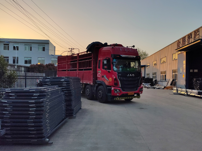 金用護(hù)欄2022年4月9日鋅鋼圍墻護(hù)欄裝車發(fā)貨！