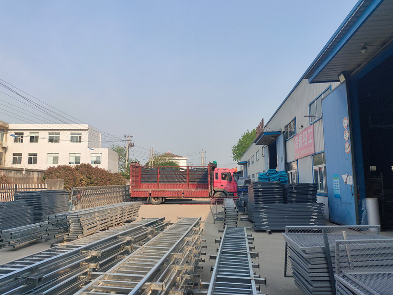 金用護欄2022年4月12日鋅鋼百葉窗裝車發貨！