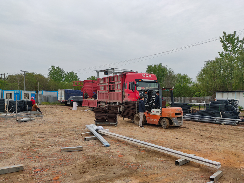 金用護欄2022年4月15日鋅鋼百葉窗裝車發貨！