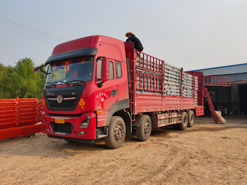 金用護(hù)欄2022年4月20日鋅鋼焊接護(hù)欄裝車發(fā)貨! 金用護(hù)欄2022年4月20日鋅鋼焊接護(hù)欄裝車發(fā)貨!