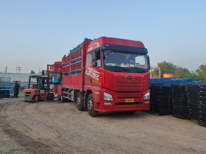 金用護(hù)欄2022年4月25日鋅鋼陽臺護(hù)欄裝車發(fā)貨！