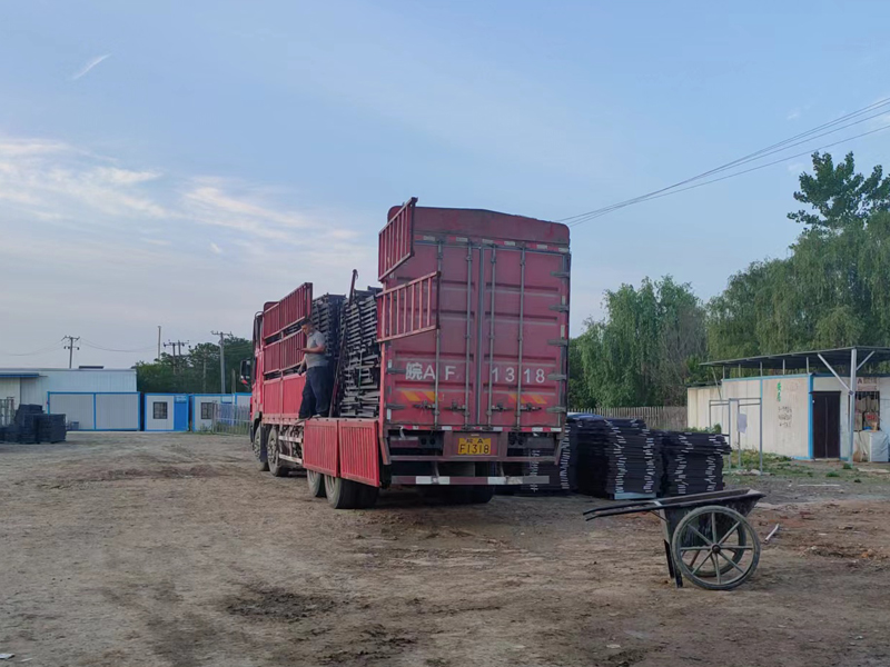 金用護(hù)欄2022年5月10日鋅鋼空調(diào)欄桿裝車發(fā)貨！