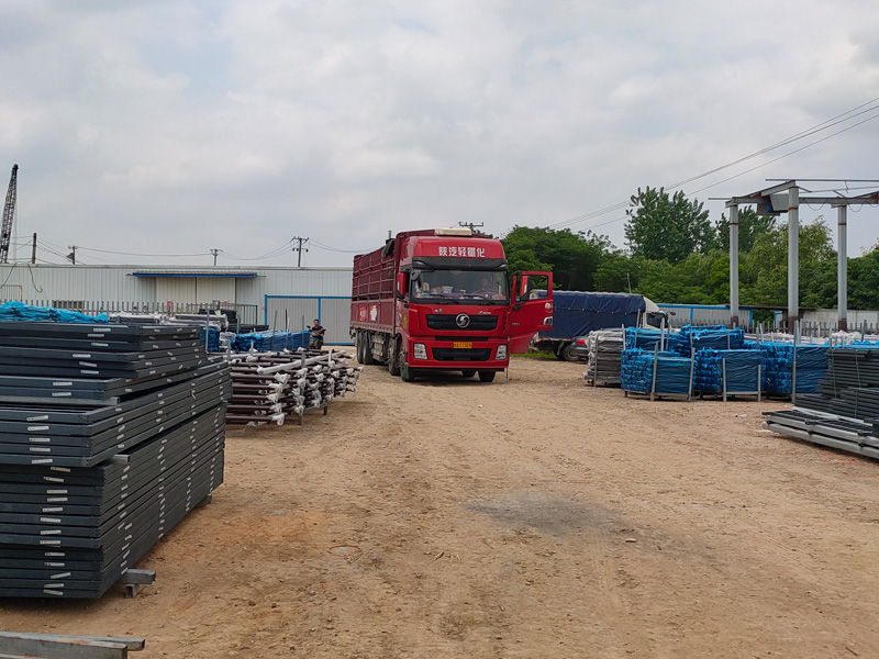 金用護(hù)欄2022年5月20日鋅鋼百葉窗裝車發(fā)貨! 金用護(hù)欄2022年5月20日鋅鋼百葉窗裝車發(fā)貨!