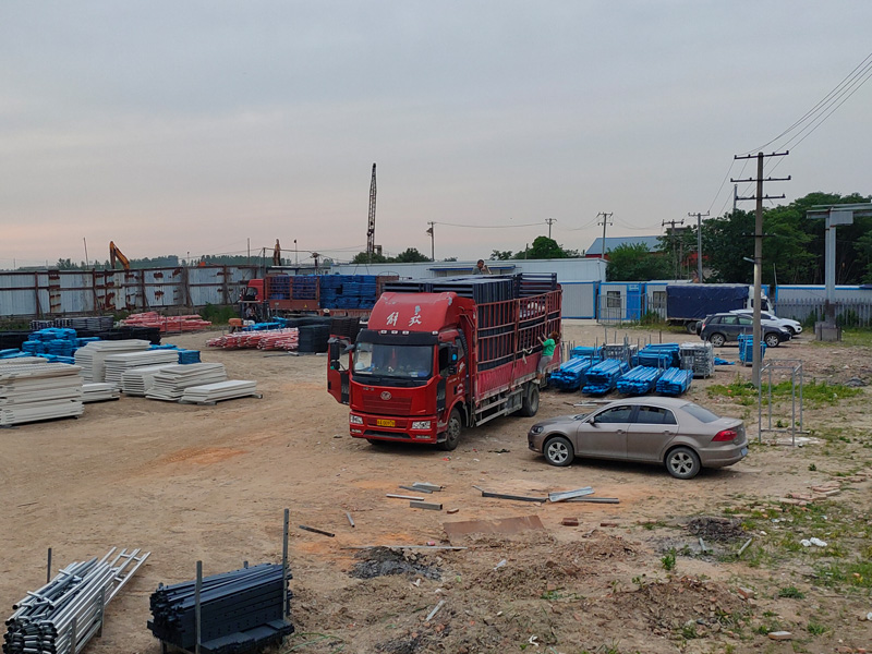 金用護(hù)欄2022年5月30日鋅鋼百葉窗裝車發(fā)貨！