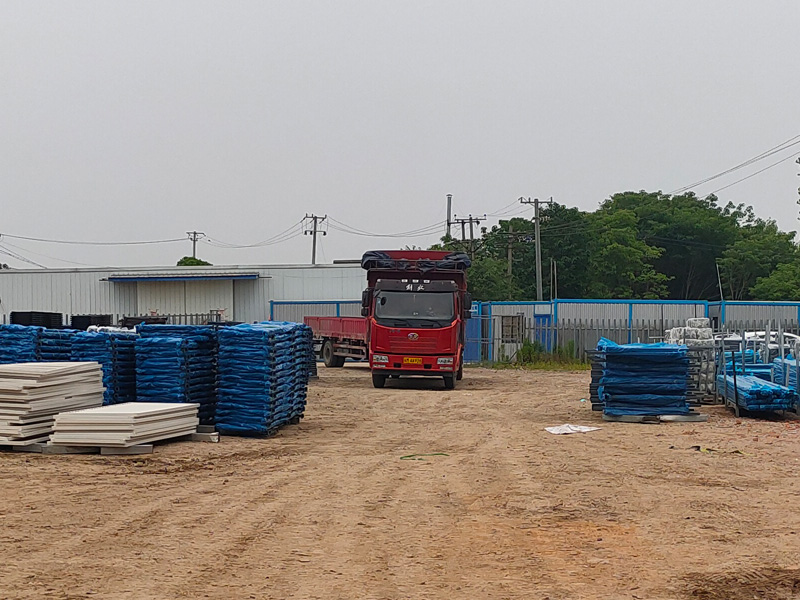 金用護欄2022年6月1日鋅鋼百葉窗裝車發貨！